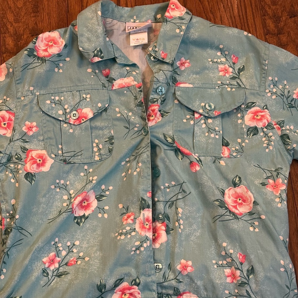 Jantzen Blue and Pink Bermuda Shorts Floral Pattern - Picture 6 of 7